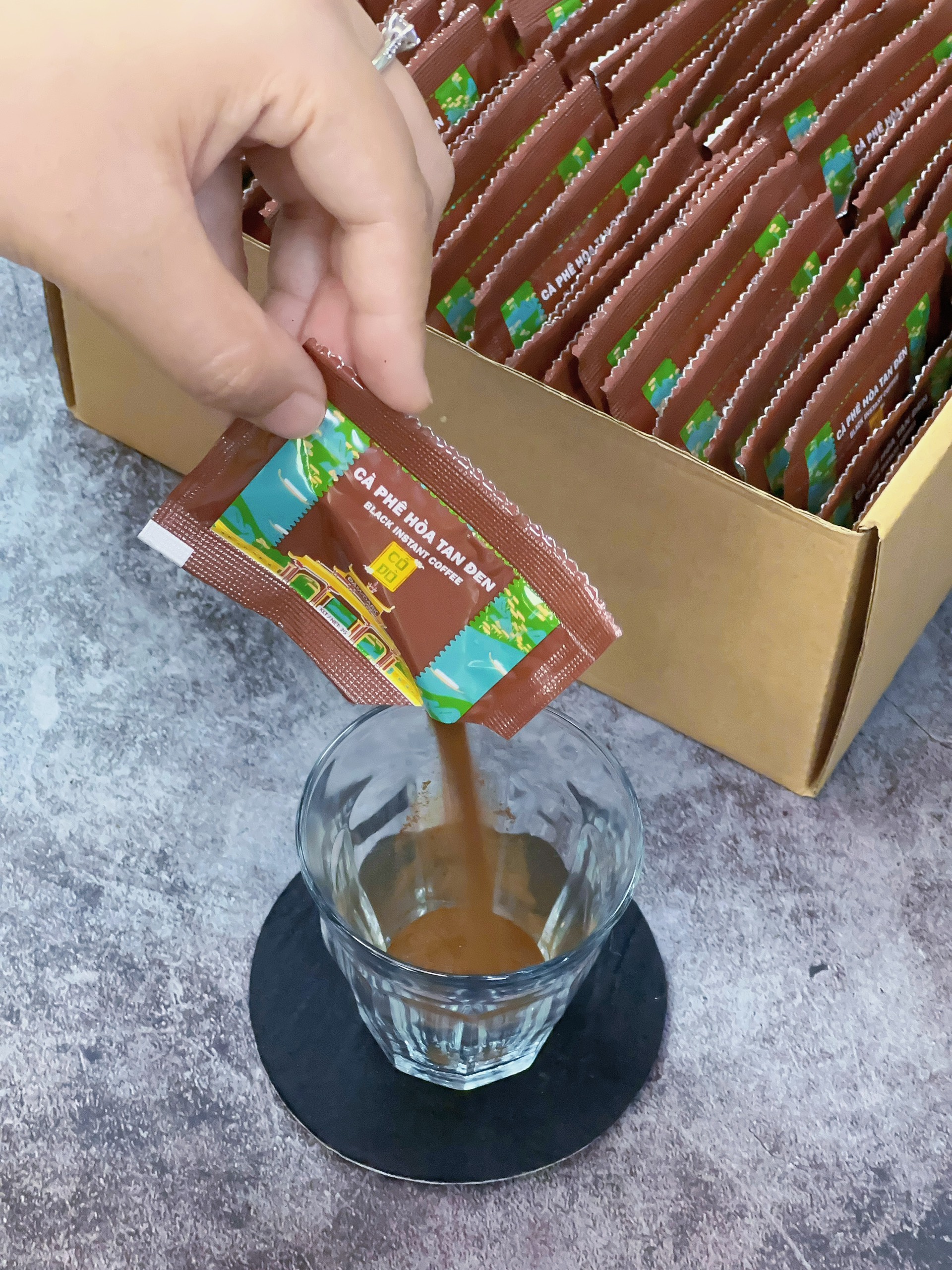 Hộp 100 Gói Cà Phê Hòa Tan Đen Cố Đô (100 gói x 2g)